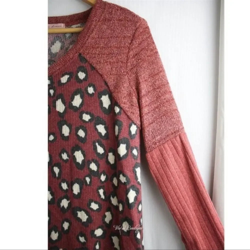 Burgundy Leopard print Color Block TOP - Picture 4 of 8
